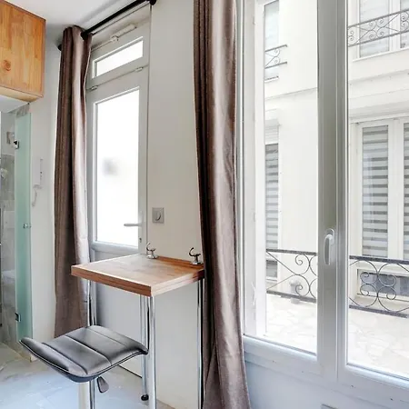 Cozy 2p Batignolles 아파트